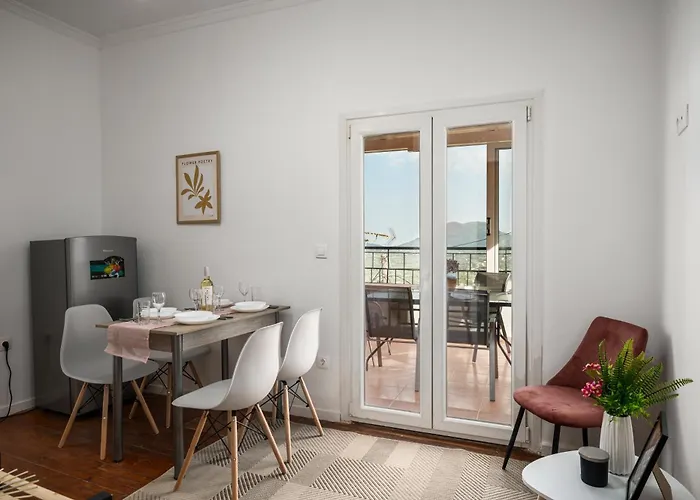 Eveniki House 펜션 *